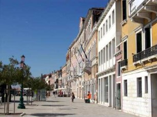 Venedig: Hausfassaden am Canale della Giudecca