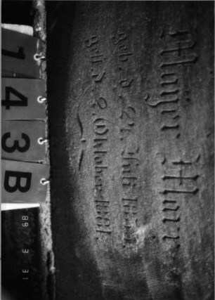Grabstein 143 (Index: 100089514) Material: gelber Sandstein Zustand: Inschrifttafel fehlt Maße HxBxT: 227x72x29 cm: Grabstein 143B