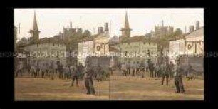 Soldaten auf dem Marktplatz mit Blick zur Schlossruine von Grandpre