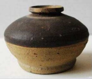 Krug in bauchiger Form