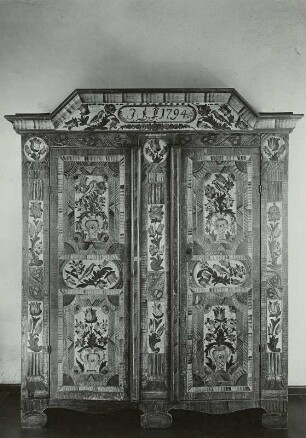 Doppeltüriger Kleiderschrank