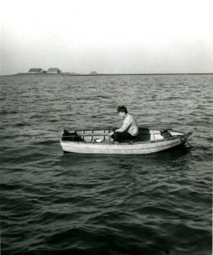 Ruderboot vor einer Hallig, Norddeutsche Küste