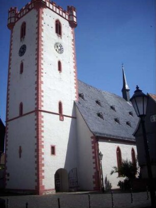 Turm und Langhaus von Südwesten
