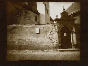 Altstadtfassaden im Meißen mit Toreingang