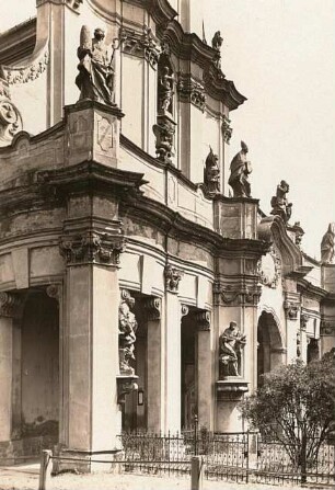 Ossegg (Osek). Zisterzienserstift. Stftskirche. Westeingang mit Vorhalle
