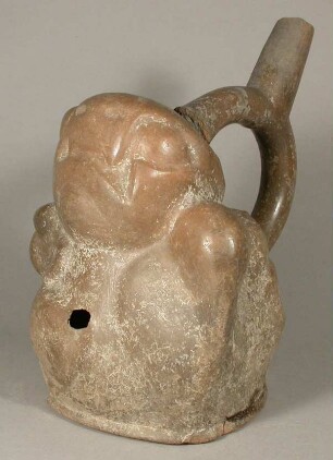 Frucht/Knolle und anthropomorphe Figur