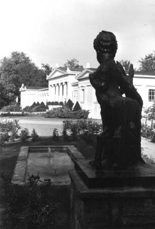 Schönebeck-Bad Salzelmen, Kurpark : Schönebeck-Bad Salzelmen. Kurpark. Ansicht mit Wasserbecken und Putto gegen Lindenbad