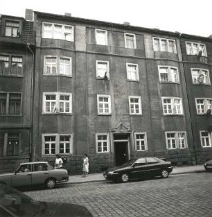 Dresden-Pieschen, Braunschweiger Straße 7. Mietshaus einer Wohnanlage (um 1925). Straßenansicht