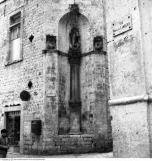 Säule mit der Statue des heiligen Benedikt
