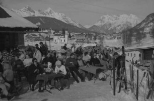 Seefeld: Kaffee im Freien, vor Skilift