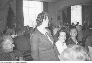 Dresden. Sitzung der Stadtverordneten Dresdens, Auftritt eines FDJ-Chores, Juli 1950 & Stadtverordneten-Sitzung, Juli 1950