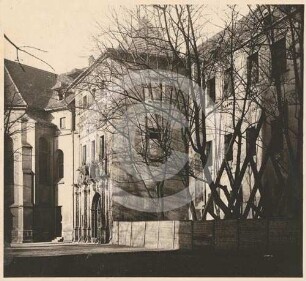 Portalbau und Südostflügel von Schloss Brieg