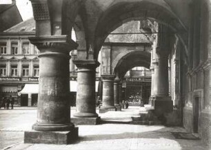 Paderborn, Stadt : Paderborn. Rathaus. Blick durch die Lauben