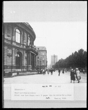 Düsseldorf, Heinrich-Heine-Allee : Düsseldorf. Heinrich-Heine-Allee. Blick vom Opernhaus nach Süden gegen das Wilhelm-Marx-Haus