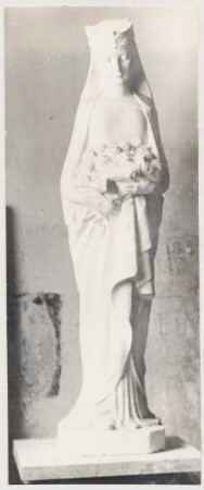 Heilige Elisabeth : Heilige Elisabeth (für Kapstadt). Schlesischer Sandstein (vor 1929; M. Molitor)