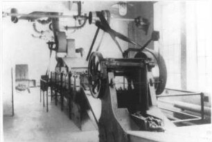 Bad Muskau-Köbeln. Papierfabrik, Inneres, Hadernschneider, 1932, Repro