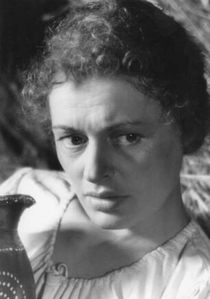 Hamburg. Thalia Theater. Portrait der Schauspielerin Gisela von Collande (1915-1960), aufgenommen während der Aufführung des Dramas "Rose Bernd" von Gerhart Hauptmann 1946