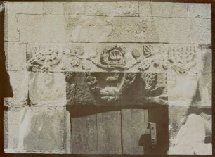 naua [nawe, Türsturz eines jüdischen Hauses]