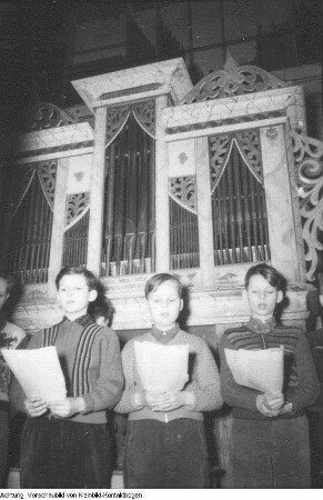 Dresden, Kreuzschüler im Orgelbaubetrieb Jehmlich, 1957