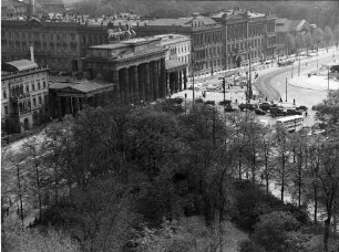 Berlin: Blick vom Reichstag auf Brandenburger Tor