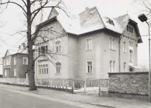 Radeburg, Wohnhaus : Radeburg. Wohnhaus. Schulstraße 6. Um 1895. Straßenansicht