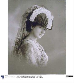 Frau mit Hut