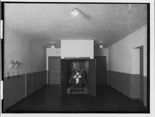 Krematorium Ohlsdorf (Hamburg-Ohlsdorf): Sargaufzug : SchumacherWV Nr. 280