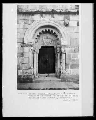 Südportal mit Agnus Dei-Tympanonrelief