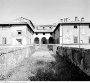 Palazzo Odescalchi, Westfassade