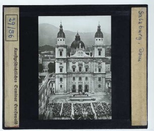 Salzburg, Dom : Fassade und Platz (m. Bühne für Jedermann-Festspiele?)