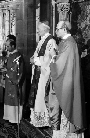 Freiburg: Gebet vor dem Altar, Monsignore Mestri
