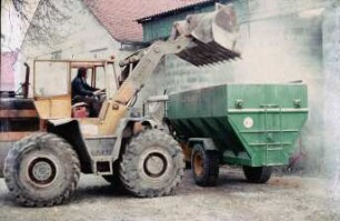 Fotografie: Ein- und Auslagerungstechnik, Flachsilo, Fahrsilo, Maissilage, Radlader, Fräsmischwagen, Silageentnahme