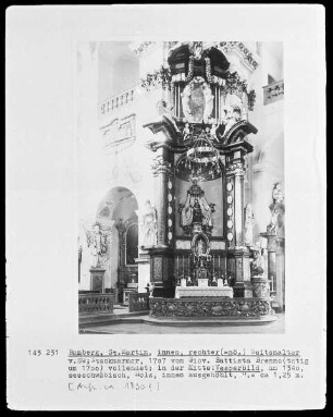 Rechter Seitenaltar mit Vesperbild