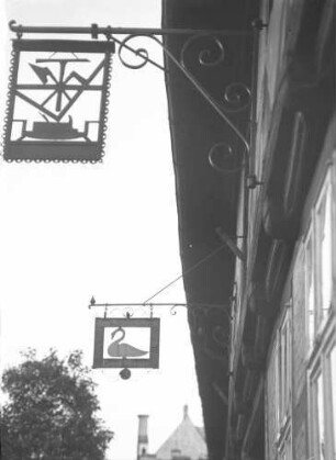 Goslar: Nasenschild Schwan, Handwerkszeug