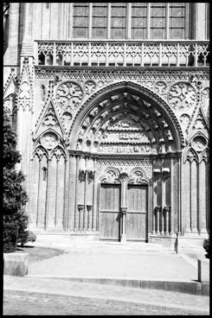 Bayeux: Kathedrale, außen, Seitenportal