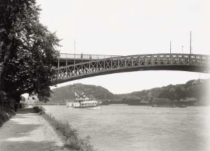 Koblenz, Pfaffendorfer Brücke : Koblenz. Pfaffendorfer Brücke. Eisenbahnbrücke über den Rhein (seit 1899 Eisenbahnbrücke). Teilansicht mit einem Stahlfachwerkbogen gegen Festung Ehrenbreitstein