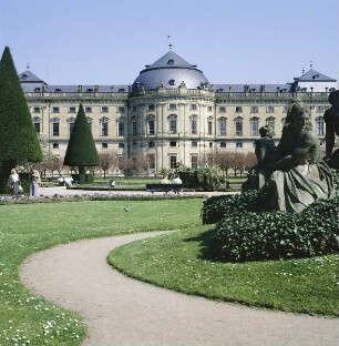 Würzburg. Fürstbischöfliche Residenz. Südflügel. Südwestecke von Südwesten