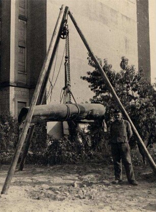 Zerstörungen Zweiter Weltkrieg. Freilegung eines Blindgängers in der Sophienstraße