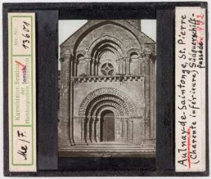 Aulnay, St. Pierre: Südliches Querschiff, Fassade