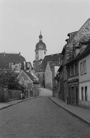 Ansicht einer Straße in einer Kleinstadt