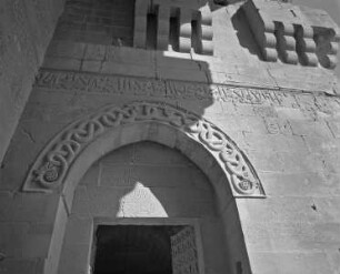 Qal^BTat Halab — Haupttor — Haupteingang — Haupteingang mit Reliefverzierung