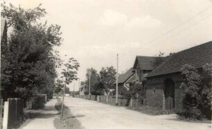 Dorfstraße in Mulkwitz : Wjesna dróha w Mułkecach