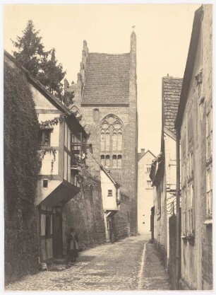 Mauerstraße mit Wiekhäusern und Stadttor, Neubrandenburg: Perspektivische Ansicht