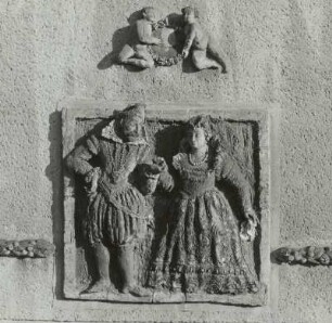 Relief zur Kostümgeschichte