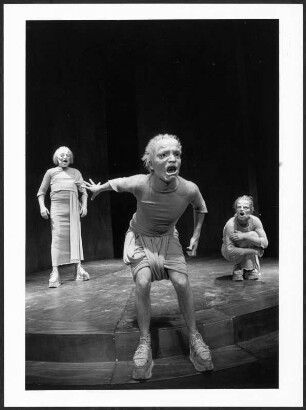 Bild einer Szene aus "Antigone", einer Studio-Inszenierung an der Hochschule für Schauspielkunst