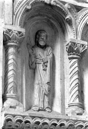Chorschranke mit den Statuen der 12 Apostel — Apostel