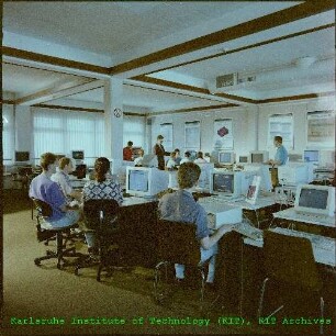 Blick in das Computer Aided Design Computer Aided Manufacturing (CADCAM)-Labor der Projektträgerschaft Fertigungstechnik und Qualitätssicherung (PFT)