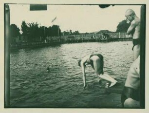 Hans Zille ins Wasser springend