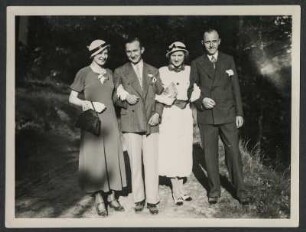 Junge Paare : Portrait von zwei jungen Paaren