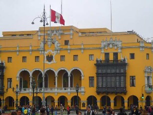 Lima - Rathausgebäude : Das historische Rathausgebäude an der Plaza de Armas. Aufgenommen am 27. August 2011 in der Hauptstadt Lima